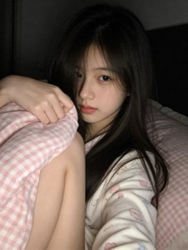 megan44ho2's tweet photo. 刚洗完澡！在床上！！  

有人想锐评一下我的燥福嘛 🥹     

看📷！看福！不要📷 https://t.co/xe6ZJX5g00