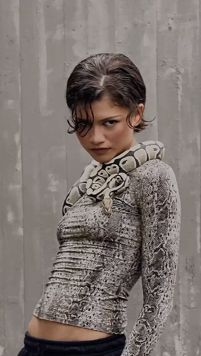 N1NETY6S's tweet photo. zendaya have mercy https://t.co/jRAyHgfO4u