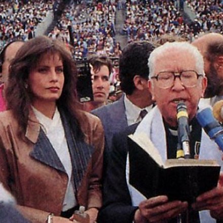 DatosAlbos's tweet photo. ¡El 30 de septiembre de 1989 renació la casa del Eterno Campeón! Celebramos la reinauguración del Estadio Monumental, el templo donde late el corazón albo y se han escrito páginas doradas de nuestra historia. ¡La ruca está de fiesta! 🏁🏟️ #UnaHistoriaMonumental https://t.co/zbSu0FUstH