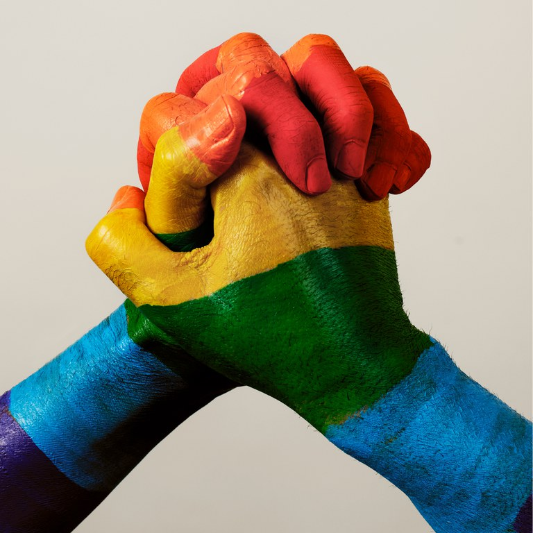 stagepopbr's tweet photo. REPASSEM E VOTEM SIM: Proposta da senadora Soraya Thronicke para tipificar como crime autônomo o LGBTIcídio, assim entendido o homicídio praticado por motivação discriminatória relacionada à orientação sexual, com pena de 20 a 40 anos de prisão. https://t.co/vpD4BZPEV8