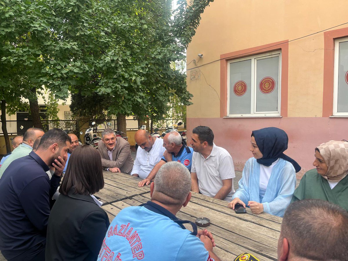 Aknizipkadinkol's tweet photo. Ak parti Nizip İlçe Başkanımız Fatih Altunses, Kadın Kolları Başkanımız Rabia Günbay ve yönetim kurulu üyelerimizle birlikte İtfaiyeciler Haftası dolayısıyla Gaziantep Büyükşehir Belediyesi Nizip İtfaiye Grubu’na ziyarette bulunduk.
@tugbaisikercan @FatmaSahin @AliSahin501 https://t.co/OP83lR9scX