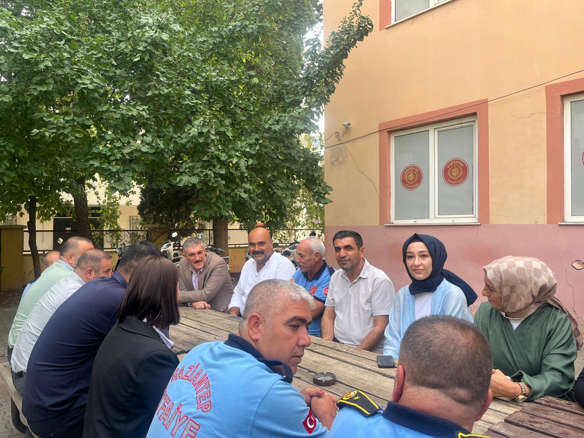 Aknizipkadinkol's tweet photo. Ak parti Nizip İlçe Başkanımız Fatih Altunses, Kadın Kolları Başkanımız Rabia Günbay ve yönetim kurulu üyelerimizle birlikte İtfaiyeciler Haftası dolayısıyla Gaziantep Büyükşehir Belediyesi Nizip İtfaiye Grubu’na ziyarette bulunduk.
@tugbaisikercan @FatmaSahin @AliSahin501 https://t.co/OP83lR9scX