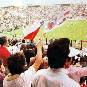 DatosAlbos's tweet photo. ¡37 años de una tarde excepcional! #ColoColo reinauguraba el Estadio Monumental, abriendo las puertas del coloso de Pedreros para siempre. #UnaHistoriaMonumental https://t.co/DRmQraWsae