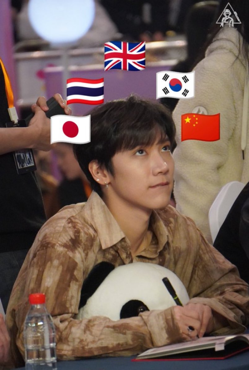 OARAINAO's tweet photo. POV : เตนล์ตอนสัมภาษณ์สื่อต่างประเทศ

TEN AT SAINT LAURENT SUMMER27
#TENforYSLPFW27 https://t.co/aB82z6j6SM