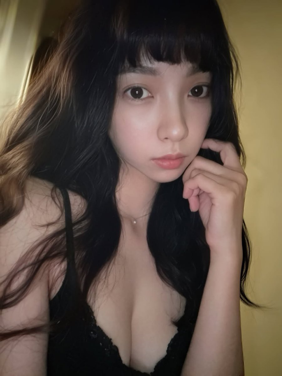 Kuoblack's tweet photo. 人過30歲，
就只有大失眠跟大昏睡，
兩種選項是不是？

媽媽最近常失眠，
睡不著就來自拍。

結果越拍反而越有精神了⚗︎·̫⚗︎ ♡ https://t.co/zT6eHSpHqO
