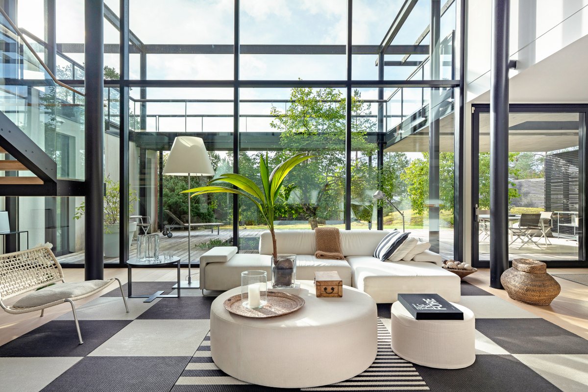 sothebysrealty's tweet photo. In Finland's most prestigious seaside neighborhood, this World Architecture Festival-nominated home transforms with the seasons, featuring luminous interiors and an effortless connection to nature.

Extraordinary property of the day. https://t.co/kimpR9LDkI https://t.co/AItToeOtM9