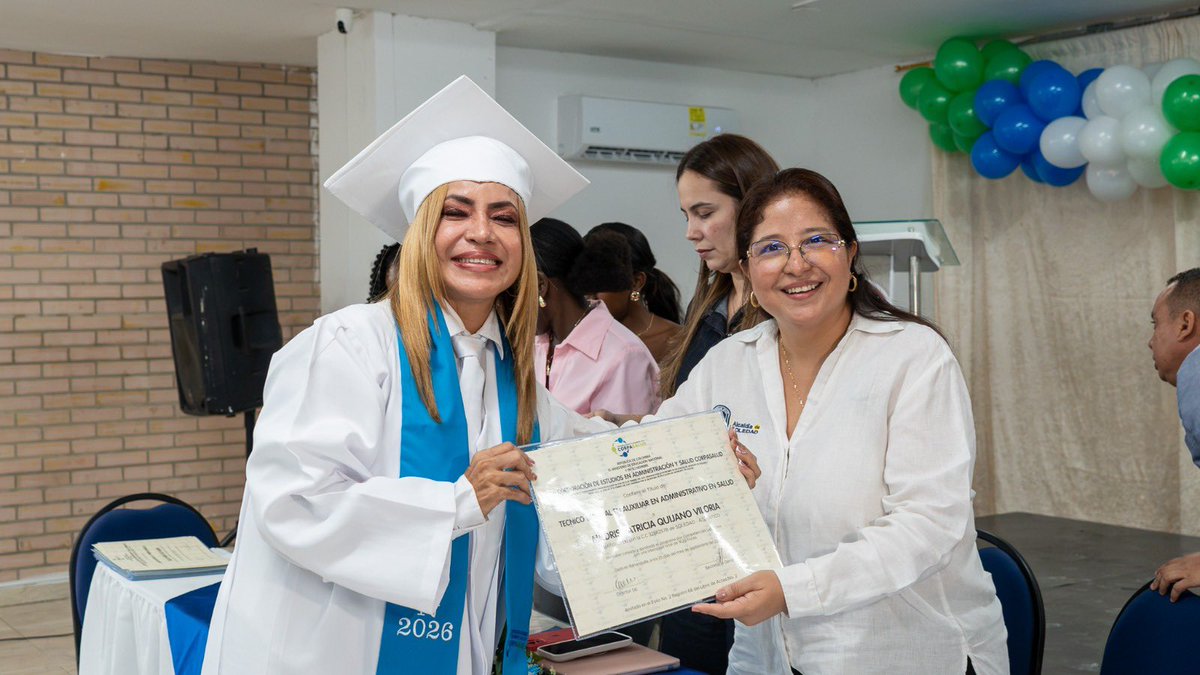 alcirasandovali's tweet photo. 🎓 Hoy celebré junto a 201 estudiantes de Soledad que se graduaron gracias a becas de nuestra administración.

Se formaron como auxiliares en áreas administrativas, enfermería, servicios farmacéuticos y primera infancia.

💛 Ver esas becas convertidas en títulos y nuevas oportunidades para sus familias es lo que nos mueve a seguir trabajando.

En Soledad sí creemos en la educación como camino para salir adelante.
#SoledadEduca
