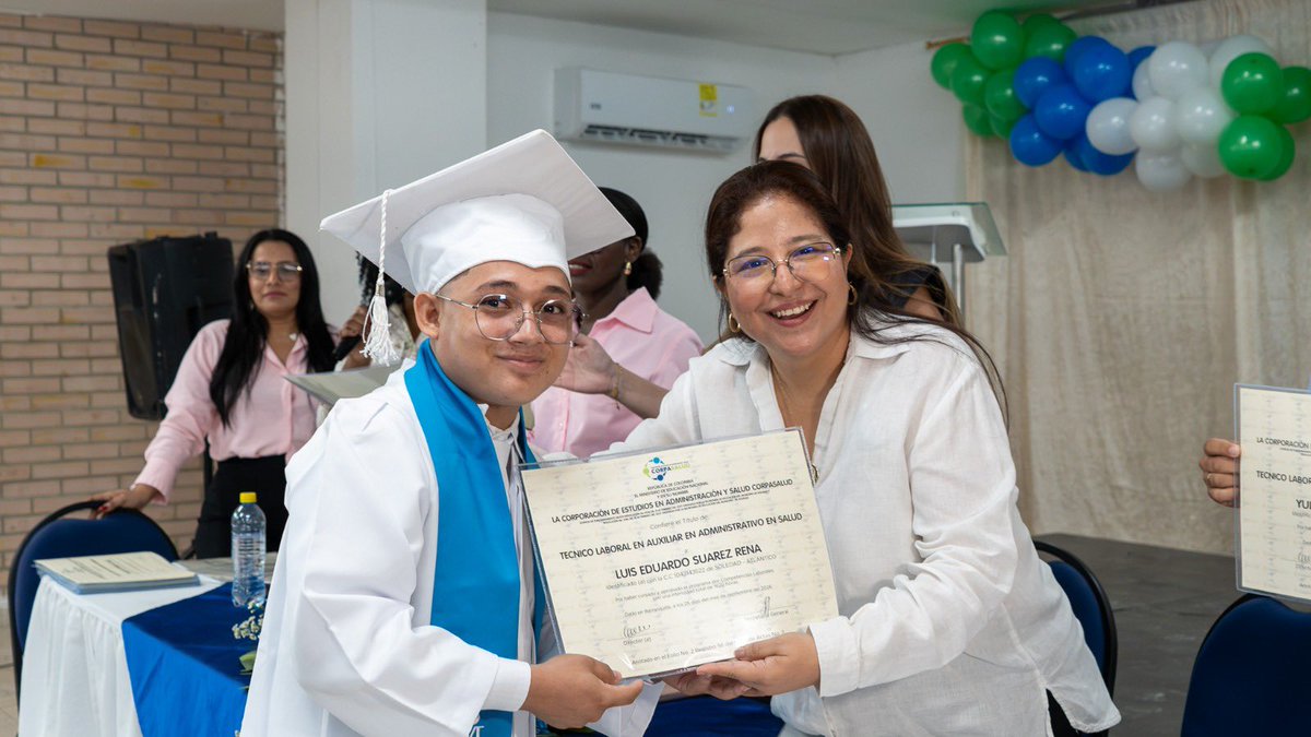 alcirasandovali's tweet photo. 🎓 Hoy celebré junto a 201 estudiantes de Soledad que se graduaron gracias a becas de nuestra administración.

Se formaron como auxiliares en áreas administrativas, enfermería, servicios farmacéuticos y primera infancia.

💛 Ver esas becas convertidas en títulos y nuevas oportunidades para sus familias es lo que nos mueve a seguir trabajando.

En Soledad sí creemos en la educación como camino para salir adelante.
#SoledadEduca