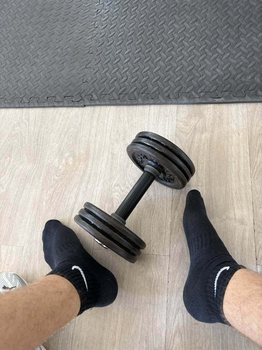 MasterErikdom's tweet photo. vorresti leccarli sudati post palestra vero?

#findom #cashmaster #socks #piedi
#masteritaliano #shoes
#aypig #alpha #master #moneyslave #shox https://t.co/M3GK5QDFBR