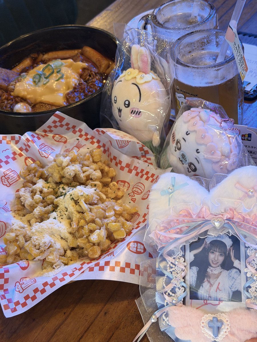 ha8chii8's tweet photo. 韓国でもちいかわ映画スタートしたから初日に駆け込んできた！
こるねちゃんがFCブログで島じろ好きって言った時はマジで「なぜ…？」って思っててごめん… 観た後の今は島じろさんが完全に漢すぎて分かる(ᗒ⩊ᗕ)⸝ި ʕᦏ⌎ https://t.co/O5b12HZHBo