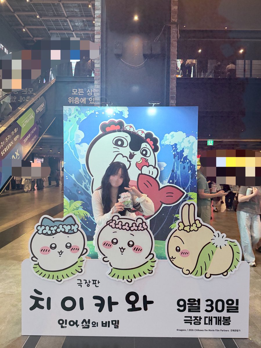 ha8chii8's tweet photo. 韓国でもちいかわ映画スタートしたから初日に駆け込んできた！
こるねちゃんがFCブログで島じろ好きって言った時はマジで「なぜ…？」って思っててごめん… 観た後の今は島じろさんが完全に漢すぎて分かる(ᗒ⩊ᗕ)⸝ި ʕᦏ⌎ https://t.co/O5b12HZHBo
