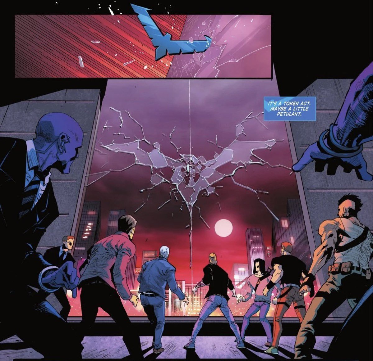 nightwingriah's tweet photo. Nightwing's entrance are so extra https://t.co/aEBhzTjyow