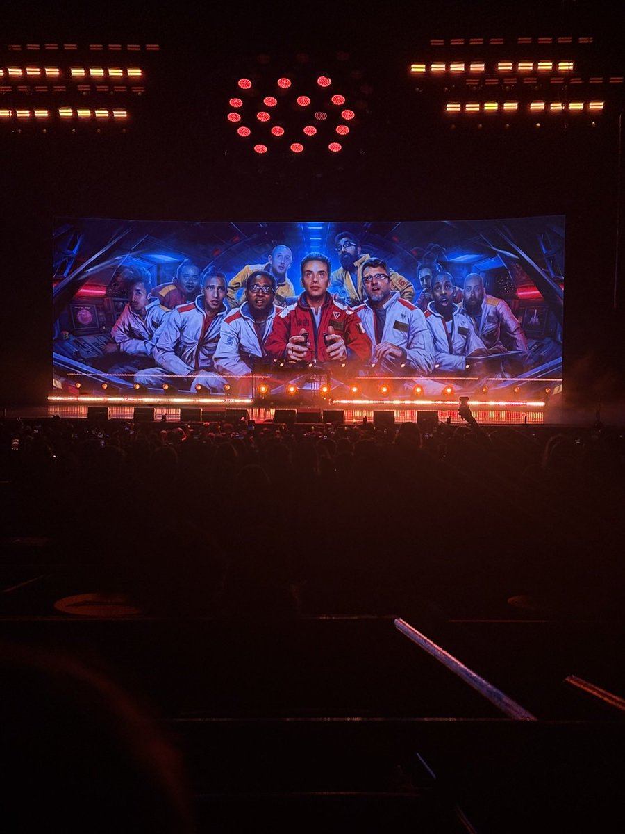 AshSmart's tweet photo. Peace Love &amp; Positivity!! ✌️❤️➕ 

Such an incredible performance &amp; concert Bobby! Left feeling full of life 

@logic thank you for always being you 

#Logic #RattPack #PeaceLoveAndPositivity #Toronto #Concert https://t.co/7MO030dw3n