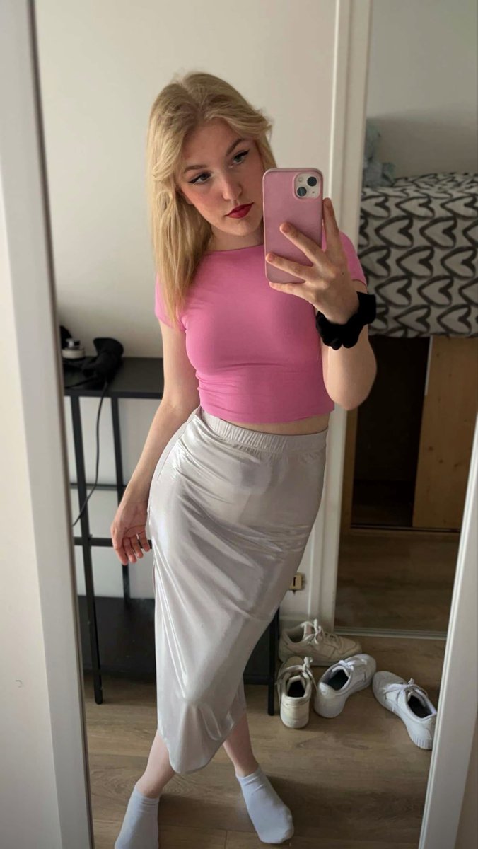 Websluteva's tweet photo. First to repost and dm get a surprise https://t.co/SNg8CRHqu9