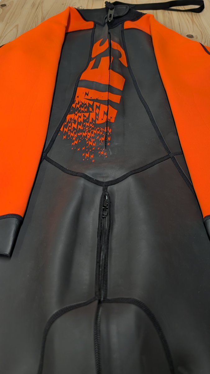 Zipforge's tweet photo. 4 pulls. Total control. ⚡️
We installed a full-length zipper into this neon orange Zaosu wetsuit. Sewn onto protective zip guards and permanently glued into the neoprene for heavy-duty strength. Keep the squeeze, get the access.  Hit the link in bio! 
#zipforge #neoprene #wetsuit https://t.co/Uqw82nEKBr