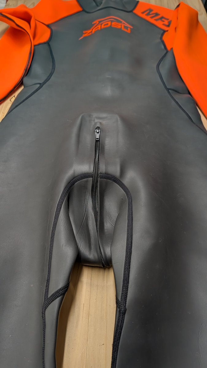 Zipforge's tweet photo. 4 pulls. Total control. ⚡️
We installed a full-length zipper into this neon orange Zaosu wetsuit. Sewn onto protective zip guards and permanently glued into the neoprene for heavy-duty strength. Keep the squeeze, get the access.  Hit the link in bio! 
#zipforge #neoprene #wetsuit https://t.co/Uqw82nEKBr