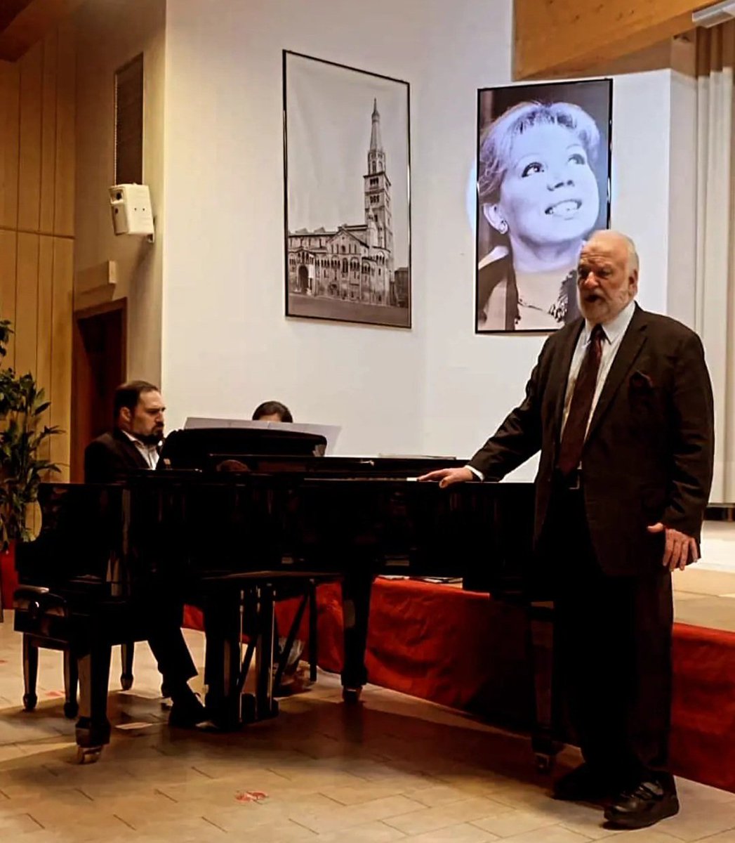 BarraliRoberto's tweet photo. #robertobarrali #barraliroberto #maestrorobertobarrali #pianistarobertobarrali #pianist #vocalcoach #repetiteur #korrepetitor #opera #concerthall #operahouse #event #concert #music #artist #conductor #dirigent #direttoredorchestra #idogiveneziani #ensamble #art #musician #Kunst https://t.co/pSbEHthAjY