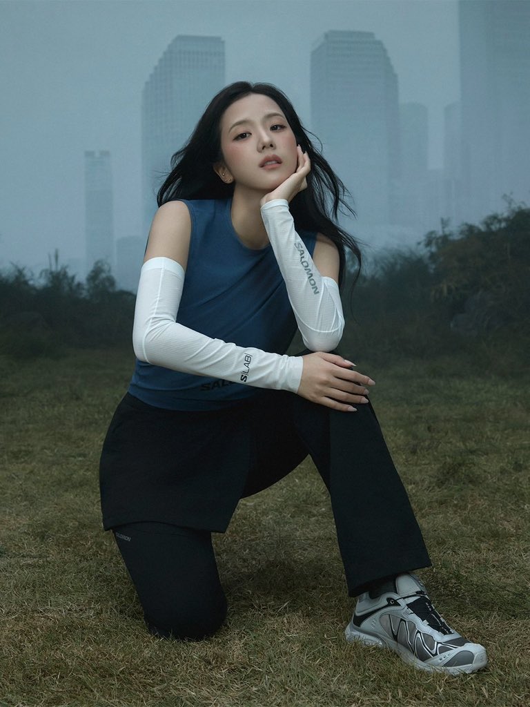NEWSJISOO's tweet photo. Salomon updated on instagram with #JISOO. https://t.co/P4X5iAa0Xm
