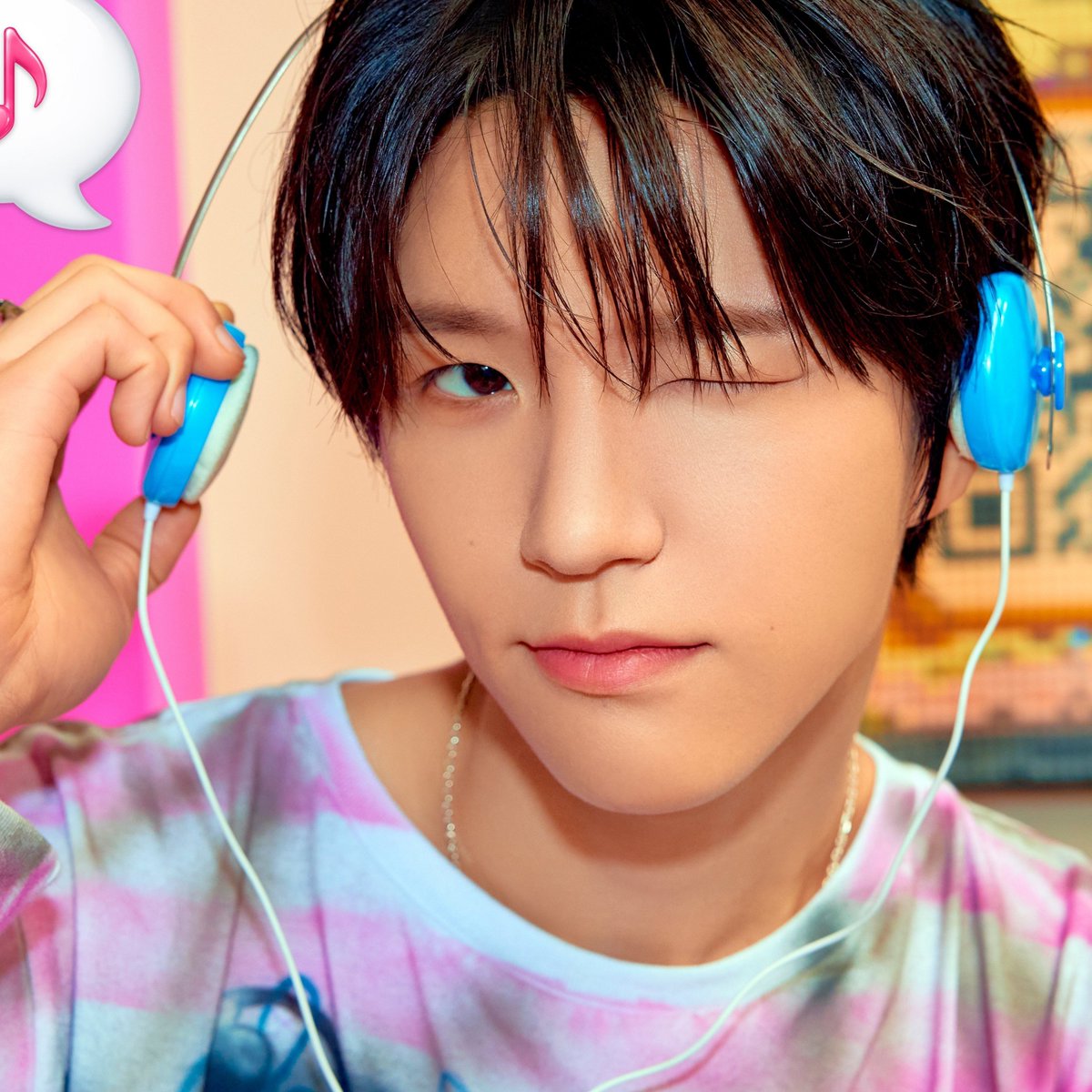 daenguniverse's tweet photo. lover boy🩷                              confused boy🖤 https://t.co/BcEVX9aBxh