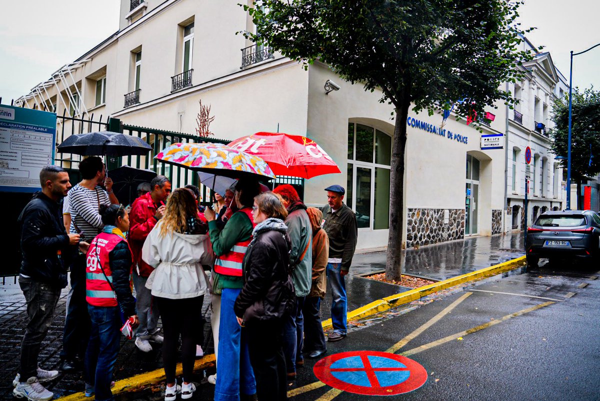 LachaudB's tweet photo. Je me suis rendu au commissariat de Pantin pour constater les conditions de détention des lycéens interpellés ce matin lors de la mobilisation devant le lycée Simone Weil.

Le commissaire a refusé que je puisse m’adresser aux jeunes détenus pour contrôler leurs conditions de garde à vue, comme j’en ai le droit. J’ai relevé plusieurs irrégularités dans le déroulement de celles-ci, qui devront être éclaircies.

Gazer des élèves, intervenir dans un établissement scolaire, les interpeller puis les maintenir en garde à vue : ce n’est pas une réponse politique. C’est une dérive répressive.

Je continuerai à être présent à leurs côtés et à demander des explications sur ces pratiques.