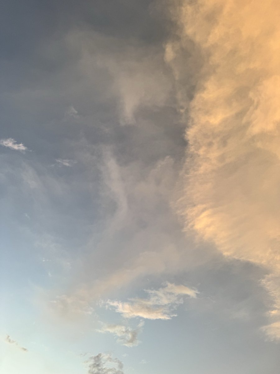 l_loil's tweet photo. ليالي اكتوبر السعيده بدأت🩷🤎🧡 https://t.co/3NemggdQ3J