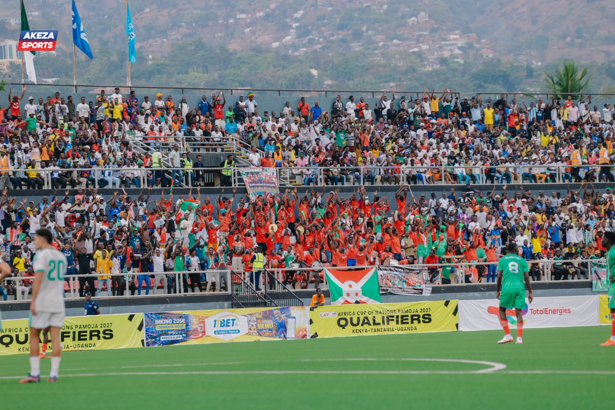 AkezaSports's tweet photo. Hier, au stade Intwari, lors du match opposant le Burundi à l’Algérie, les panneaux publicitaires arboraient les couleurs de Lumitel Burundi, témoignant ainsi de la présence et du soutien de #Lumitel aux côtés du football burundais. https://t.co/qecZhDljMN