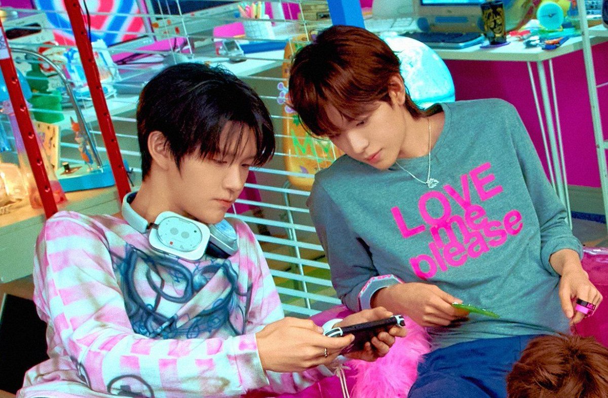 yd_0521's tweet photo. Lover Boy 2 #YUDAE #우희희즈 https://t.co/8Etd3m7tZX