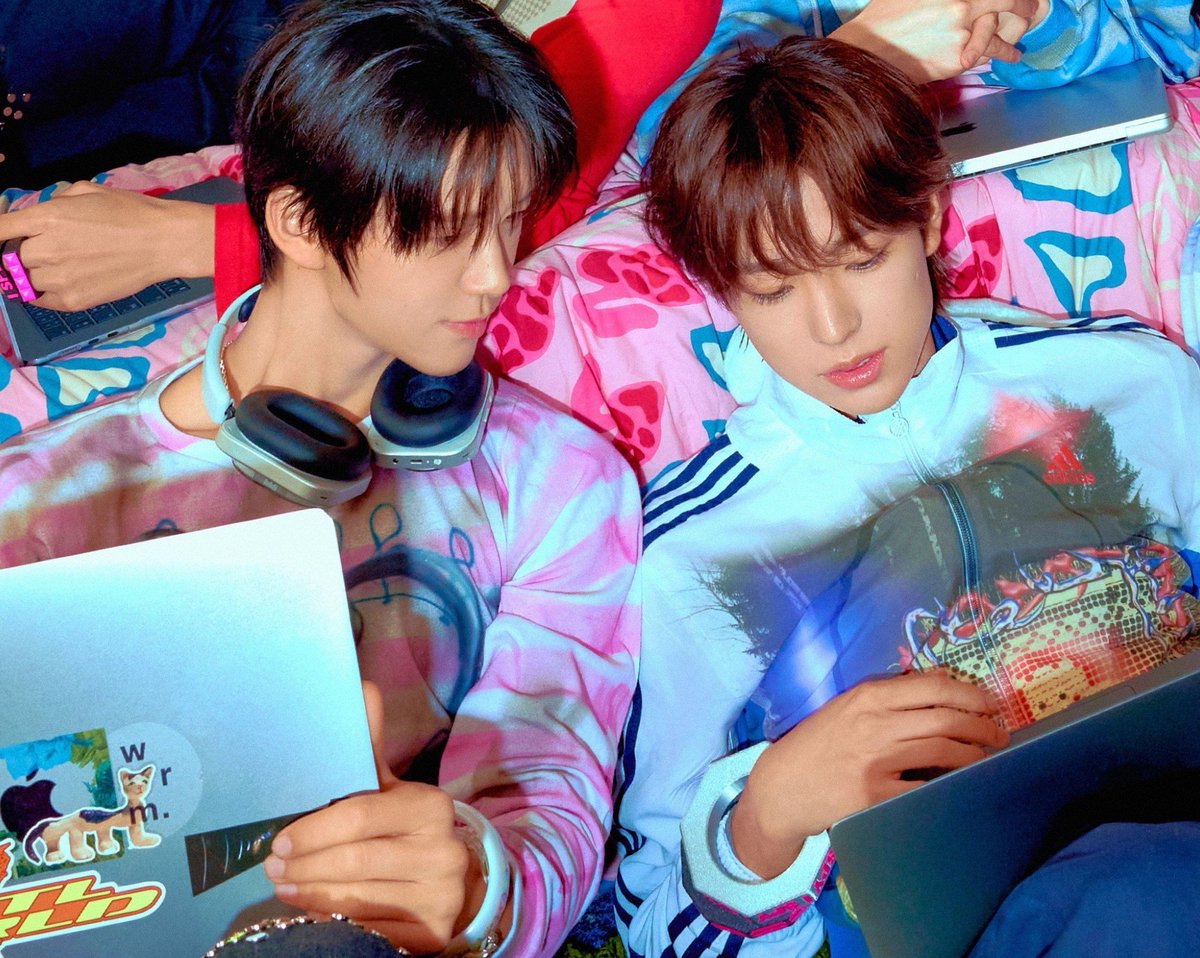 yd_0521's tweet photo. Lover Boy 2 #YUDAE #우희희즈 https://t.co/8Etd3m7tZX