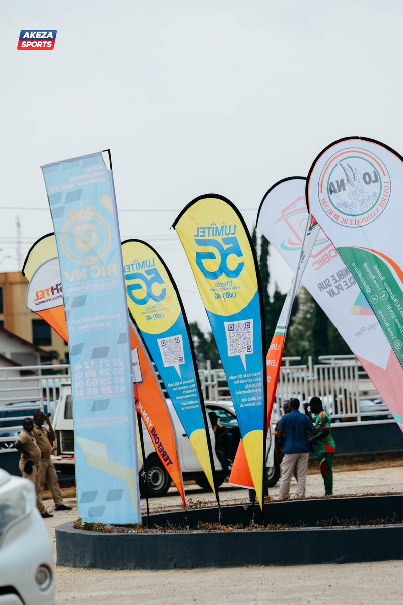 AkezaSports's tweet photo. Hier, au stade Intwari, lors du match opposant le Burundi à l’Algérie, les panneaux publicitaires arboraient les couleurs de Lumitel Burundi, témoignant ainsi de la présence et du soutien de #Lumitel aux côtés du football burundais. https://t.co/qecZhDljMN