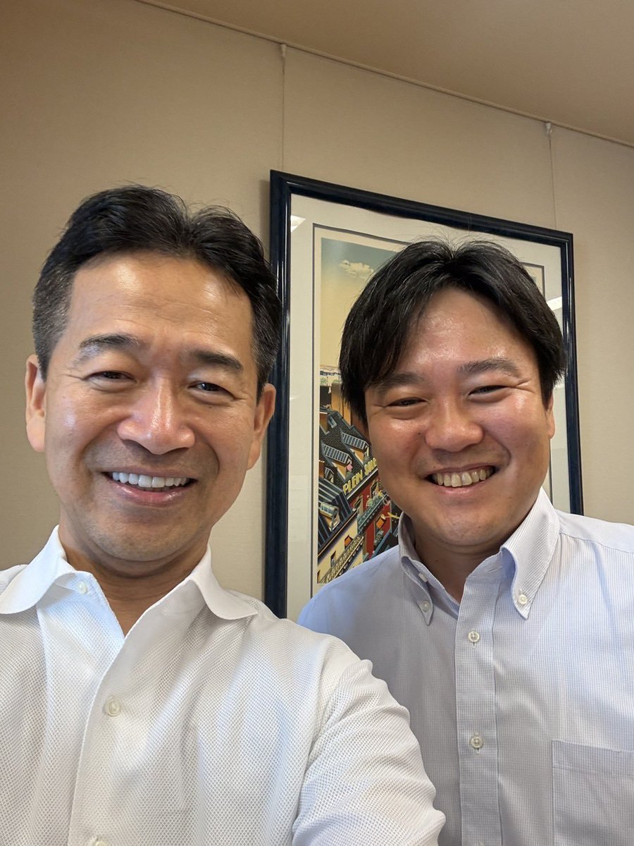rook_lovepeace's tweet photo. そんな岡本さんが信頼して相談の電話をするのがルーティンとなっている本庄さん。

本庄さん、これからも岡本さんをよろしくお願い致します！
本庄さんと岡本さんの連携、
縦横無尽にご活躍するお姿を
早く国会で拝見したいです！
(いつぞやの写真をお借りしました) https://t.co/hFkleftU5g