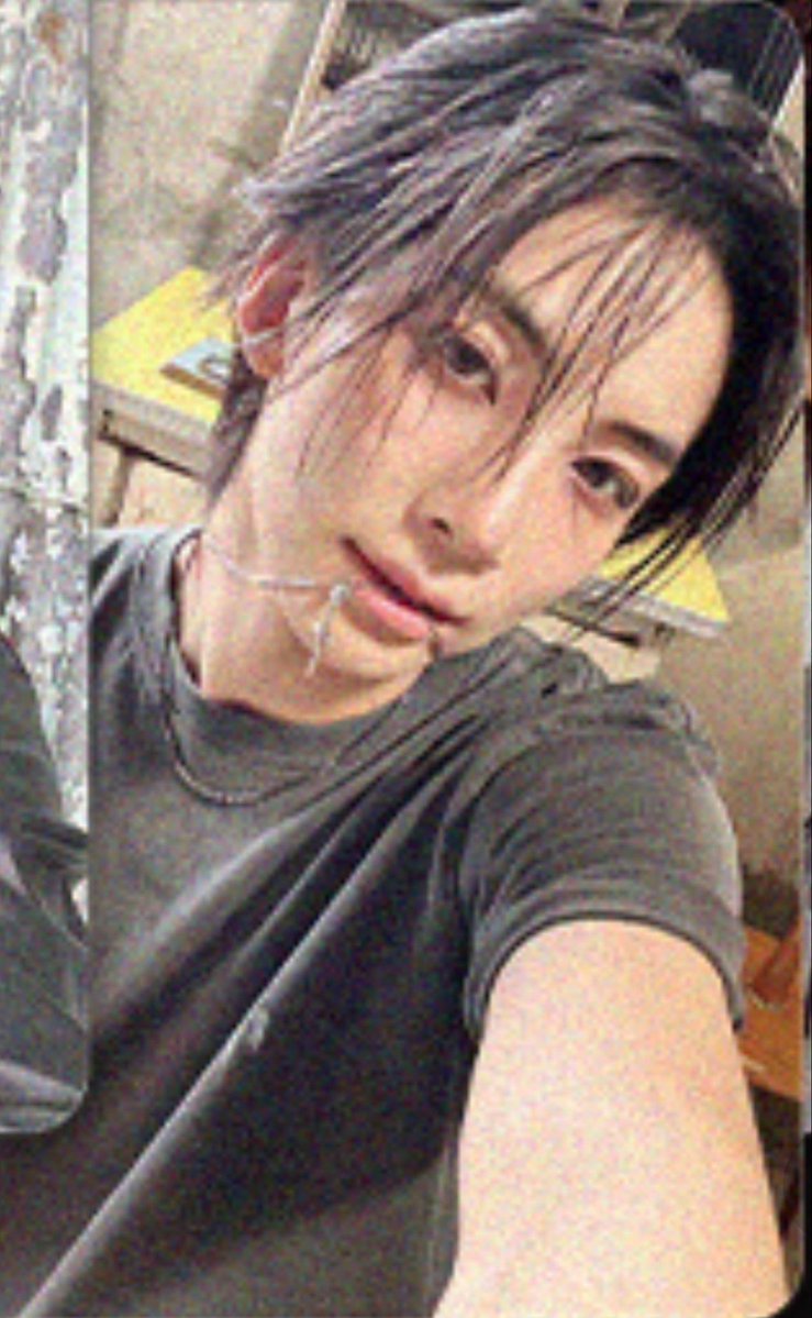 hanniethinker04's tweet photo. this jeonghan photocard …. 🧎🏼‍♀️ https://t.co/W2mbdgcFNf