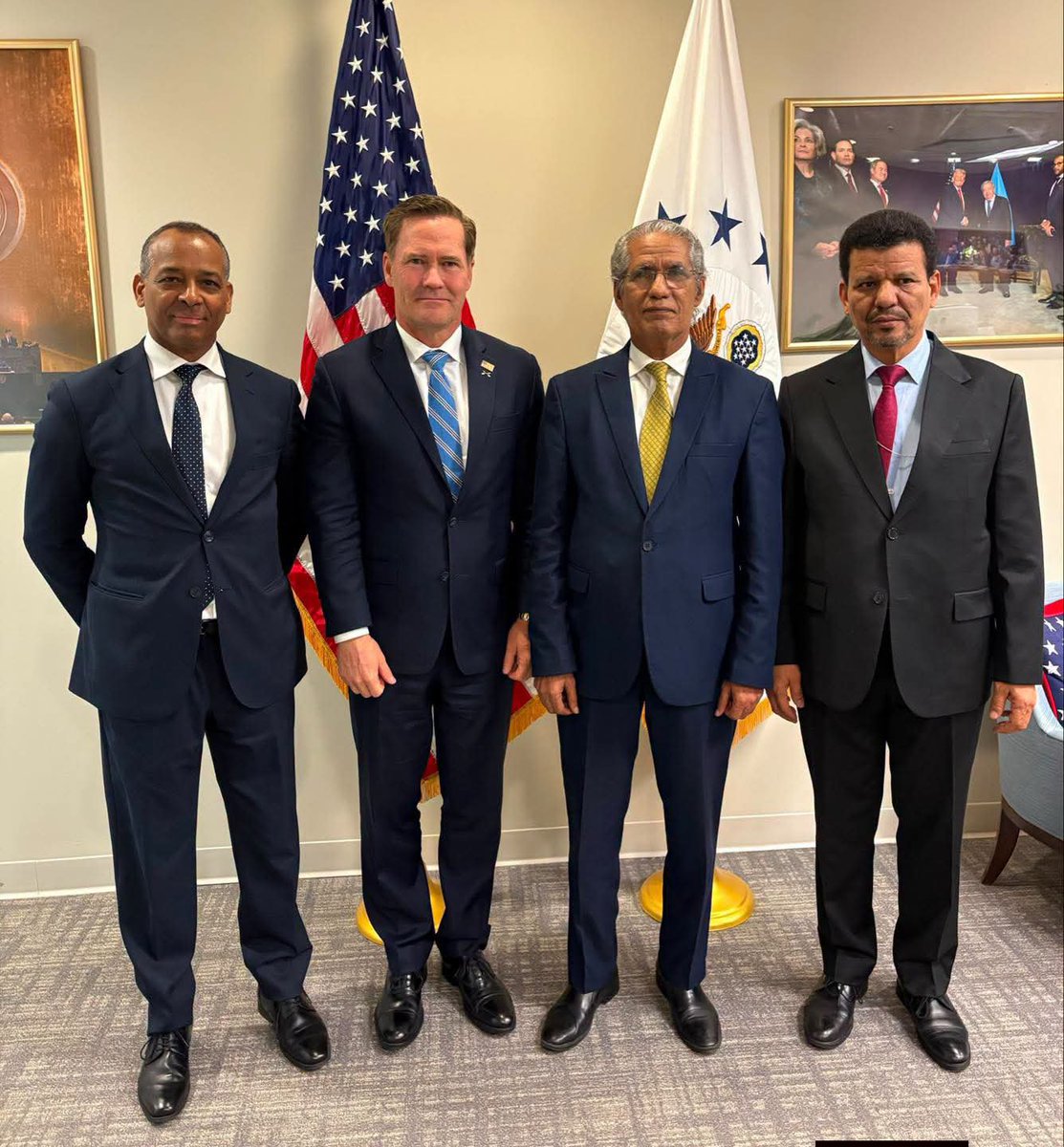 ECSaharaui__'s tweet photo. 🔴 Última hora

El representante permanente de Estados Unidos ante las Naciones Unidas recibe a una delegación del Frente Polisario

El representante permanente de Estados Unidos ante la ONU, el embajador Mike Waltz, dice que los refugiados saharauis en los campamentos llevan 50 años esperando, y subrayó que merecen "opciones reales", y no otra década de espera.

Waltz explicó, en un tuit publicado en su cuenta oficial, que «la base para alcanzar una solución está sobre la mesa», tras reunirse con una delegación del Frente Polisario.

La delegación saharaui estuvo integrada por Mohamed Salem Ould Salek, asesor del presidente de la República para Asuntos Diplomáticos; Mohamed Yeslem Beisat, ministro de Asuntos Exteriores; y Sidi Mohamed Omar, representante del Frente Polisario ante las Naciones Unidas y coordinador con la Misión de las Naciones Unidas para el Referéndum del Sáhara Occidental (MINURSO).