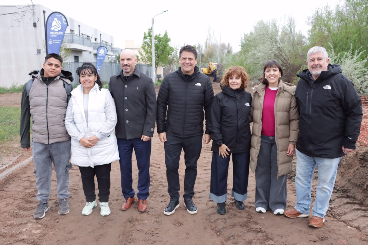 pepeousset's tweet photo. Acompañamos el lanzamiento del plan de obras para Confluencia Urbana y Rural, en Neuquén capital: asfalto, pluviales, canales y bombeo. Se ve planificación, inversión y recursos públicos puestos donde tienen que ir, en obras estructurales que resuelven problemas y evitan otros a futuro.