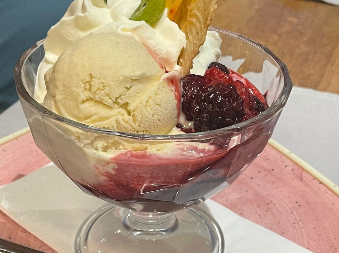 NenitaBramg8y's tweet photo. Este helado de frutos rojos recién sacado del congelador sabe a verano en cada cucharada! https://t.co/8MYQIu2TJ9