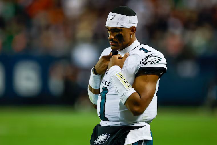SleeperNFL's tweet photo. Jalen Hurts has thrown for 300+ passing yards ONE TIME in his last 32 games. https://t.co/5R5Sa0CNms