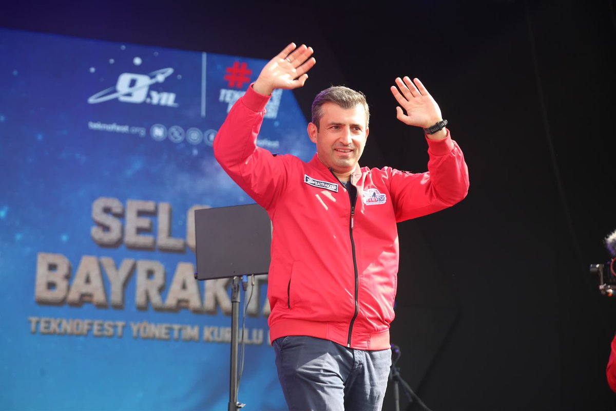 Atilla__Aksoy's tweet photo. 📍 TEKNOFEST GÜNEYDOĞU

Sanayi ve Teknoloji Bakanımız Sayın Mehmet Fatih Kacır, Valimiz Sayın Hasan Şıldak, TEKNOFEST Yönetim Kurulu Başkanı Sayın Selçuk Bayraktar ve il protokolümüz ile birlikte TEKNOFEST Güneydoğu’nun açılış programına katılım sağladık.

🚀 Haydi Şanlıurfa! Haydi gençler! TEKNOFEST heyecanını birlikte yaşamak için hepinizi festival alanına bekliyoruz!

✨ Aziz şehrimizde gerçekleştirilen TEKNOFEST Güneydoğu’nun huzur ve güven içerisinde devam etmesi için tüm birimlerimizle 7/24 görev başındayız. ✨

#Huzurfa
#HerşeyHuzurunŞanlıŞehriİçin
#BirlikteHuzur
#BirlikteGüven
#TEKNOFESTGüneydoğu