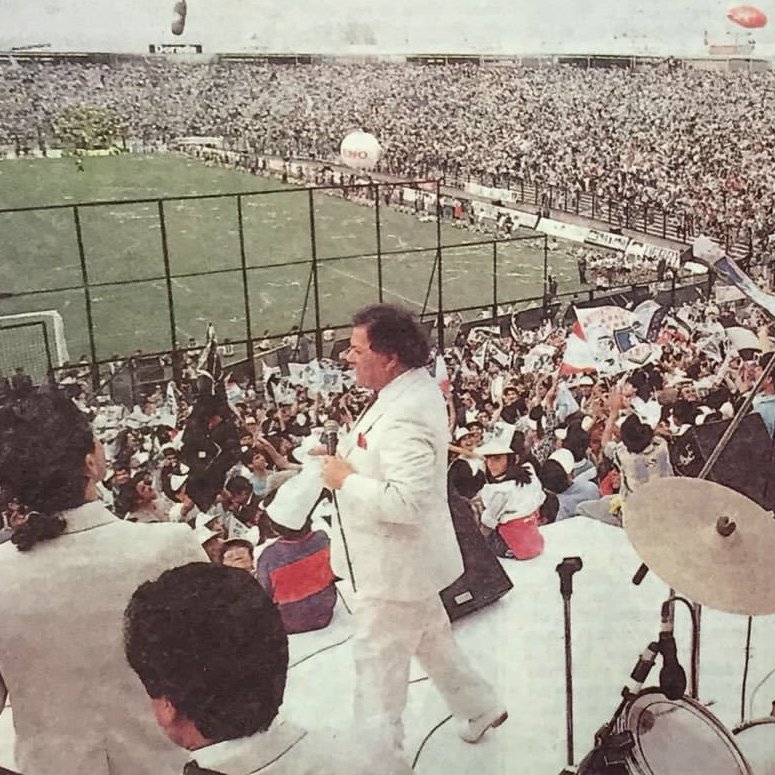 DatosAlbos's tweet photo. ¡El 30 de septiembre de 1989 renació la casa del Eterno Campeón! Celebramos la reinauguración del Estadio Monumental, el templo donde late el corazón albo y se han escrito páginas doradas de nuestra historia. ¡La ruca está de fiesta! 🏁🏟️ #UnaHistoriaMonumental https://t.co/zbSu0FUstH