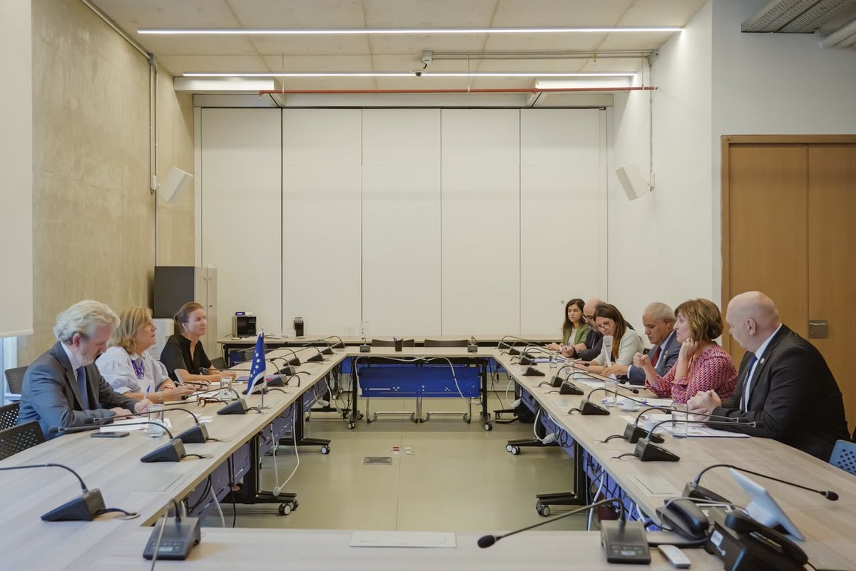 FAOLebanon's tweet photo. 📍🇱🇧 |Strengthening 🇪🇺 EU–FAO partnership
FAO DDG @BethBechdol, RNE Rep @FAOADG_NENA, Emergencies Director @reinpaulsen &amp; FAOLB Rep @VQuattrola met with Alessandra Viezzer, Head of Coop at the EU Delegation&amp;EU team, to discuss deeper coop &amp;shared priorities for 🇱🇧  agri sector https://t.co/lzR4ltZQ9e