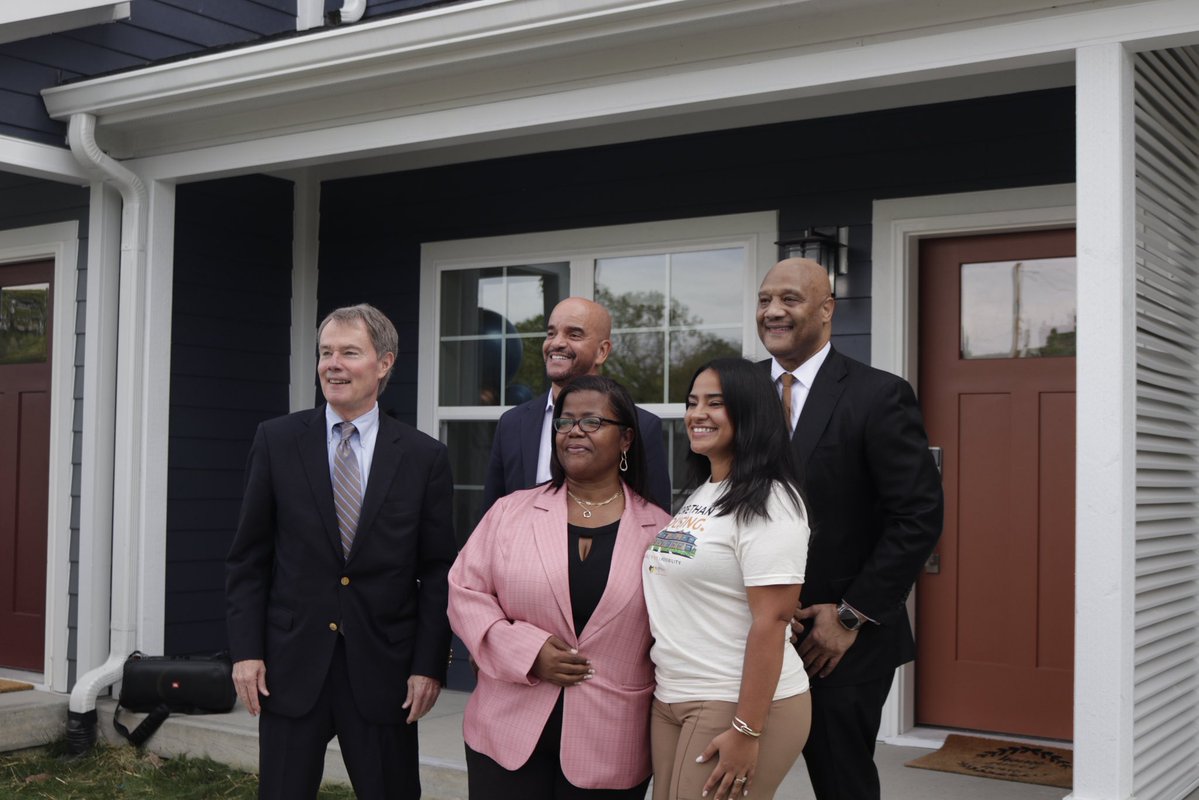 IndyMayorJoe's tweet photo. I was thrilled to cut the ribbon on another affordable housing development in Indianapolis. The Ralston Hills Townhomes, a direct product of initiatives like Vacant to Vibrant, demonstrate the City’s commitment to creating a housing ecosystem for all residents. https://t.co/fOaAznNVds