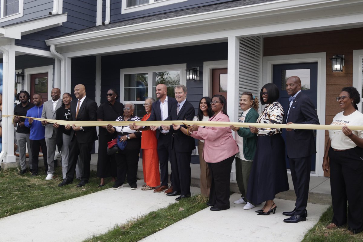 IndyMayorJoe's tweet photo. I was thrilled to cut the ribbon on another affordable housing development in Indianapolis. The Ralston Hills Townhomes, a direct product of initiatives like Vacant to Vibrant, demonstrate the City’s commitment to creating a housing ecosystem for all residents. https://t.co/fOaAznNVds