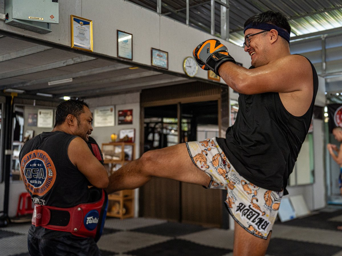 CarmelitoBauer's tweet photo. At first I was just looking for a place to train Muay Thai. To become part of it, I had to keep coming back.

I've written about the gym, a Friday farm stand in Germany and, of all places, World of Warcraft.

A chat with @ThatChristinaG got me thinking.

https://t.co/o7KkNIwygi https://t.co/B7tGNLb4rc