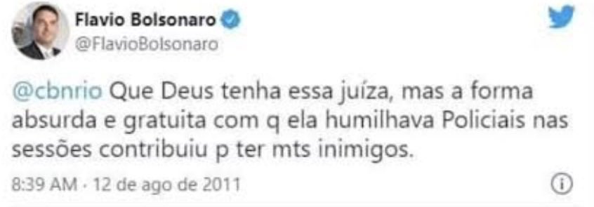 rodrigomondego's tweet photo. A juíza disse Patrícia Acioli prendeu mais de 60 milicianos membros de grupos de extermínio. Foi fuzilada na porta de casa pela milícia.

Flávio Bolsonaro culpou ela pela própria morte. Disse que ela “humilhava” os milicianos policiais. O mesmo que homenageou diversos milicianos depois.

Odiar Lula não justifica votar nesse facínora. Como alguém se diz “de bem” e aceita isso?