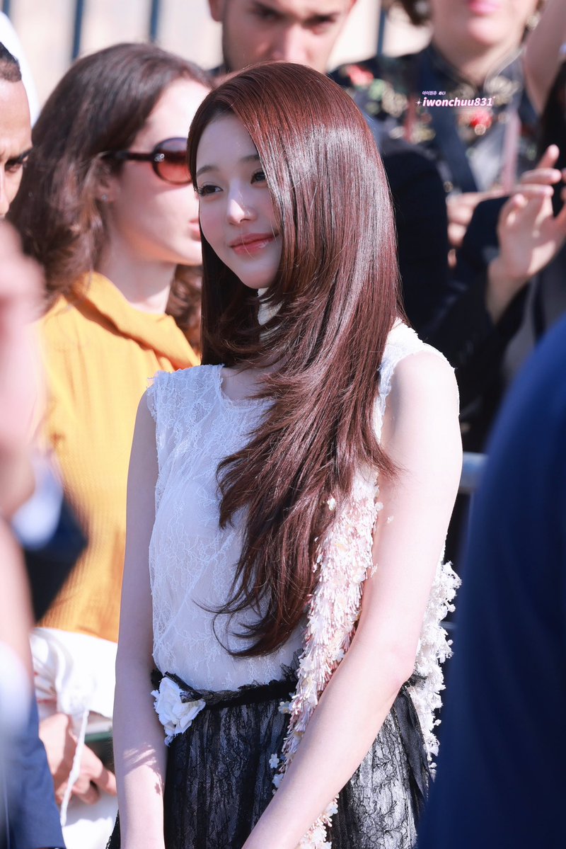 lVE_LOVEIVE's tweet photo. 260929 Paris Fashion Week

눈이부신미모 😍

#아이브 #IVE #장원영 #JANGWONYOUNG #원영 #WONYOUNG #ウォニョン https://t.co/Xg8IovaT5i