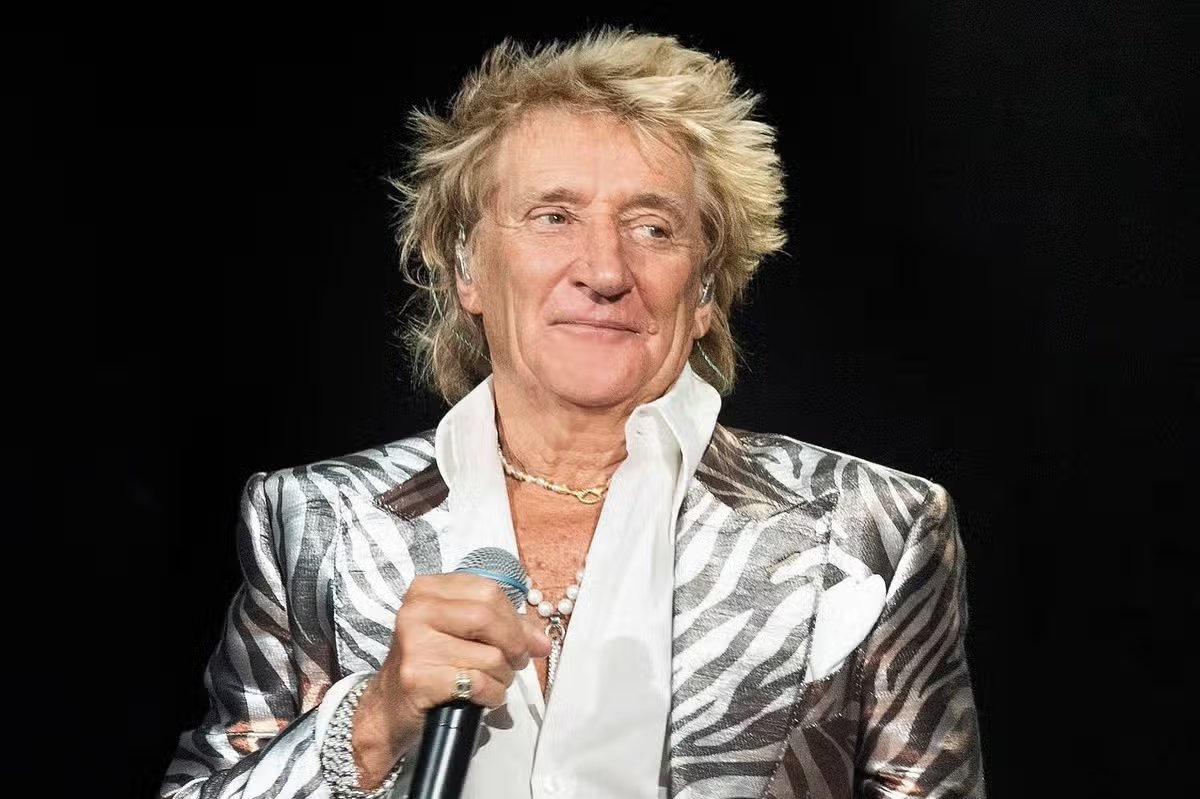 Dr_Bekka_UK's tweet photo. The DWP stripped benefits from a boy who is wheelchair-bound, blind, and nonverbal, and tried to force him into finding work.
Rock legend Sir Rod Stewart heard and donated £5k to help. You should be ashamed. @stephenctimms @patmcfaddenmp @andyburnham  https://t.co/RQhDFLIO5W https://t.co/rPb1V6eyxS