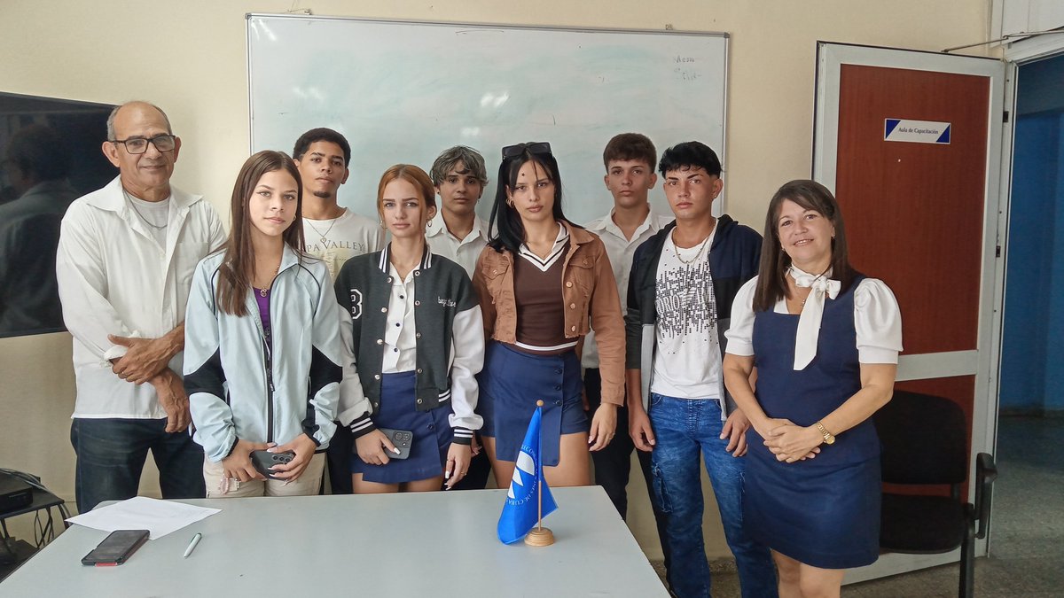 iliana_fp's tweet photo. 👉Como parte de la vinculación de ETECSA_Cuba Holguín con la enseñanza media, hoy comenzaron las prácticas laborales estudiantes del 4to año de Técnico Medio en Telecomunicaciones del IPI Mayor General Calixto García.#ETECSAConCuba.🇨🇺 https://t.co/NaKSzv9RAf