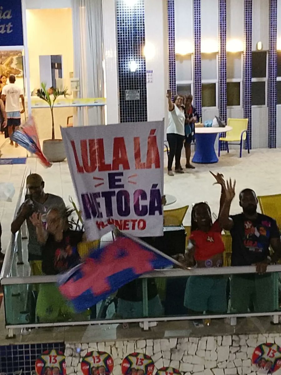 eudanzinho's tweet photo. 🚨''LUNETO''? Muitas faixas dessa ontem na Barra e em todo canto da cidade. Até camisas na avenida sete já tem. 
Qual a sua opinião? Você também vai votar em Lula e Acm Neto? https://t.co/hNtlW5JAyO