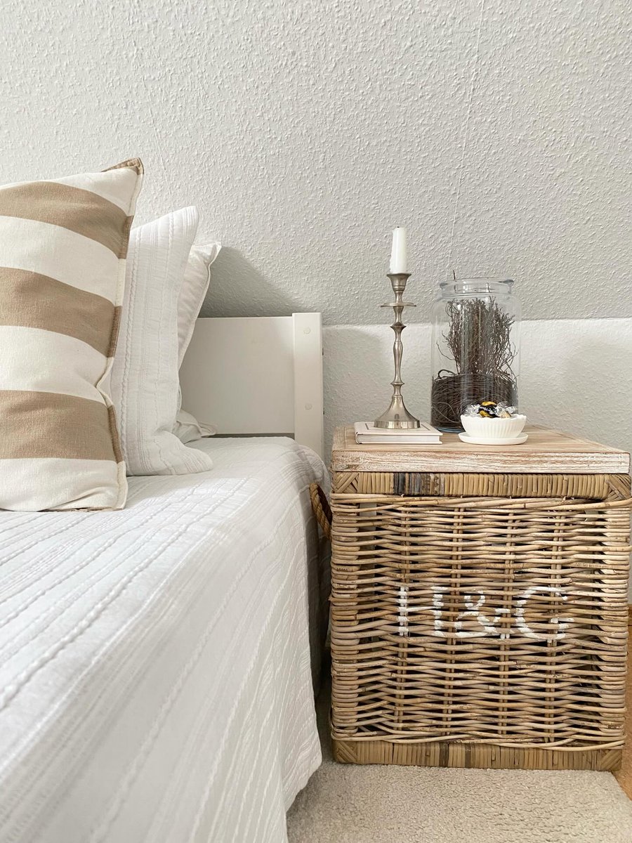 JoeannProvent's tweet photo. Hi 🤍 
White bedspread, gray bedspread… wooden nightstand or white nightstand… 
So many choices, so hard to decide… 
Happy Monday, sweeties 🤍🩶🤎 https://t.co/NNWt4LWGOZ