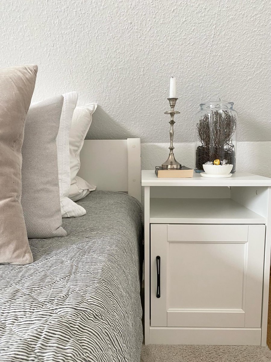 JoeannProvent's tweet photo. Hi 🤍 
White bedspread, gray bedspread… wooden nightstand or white nightstand… 
So many choices, so hard to decide… 
Happy Monday, sweeties 🤍🩶🤎 https://t.co/NNWt4LWGOZ