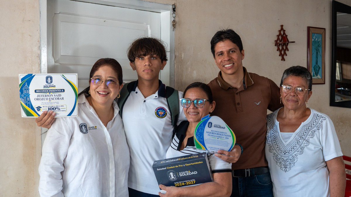 alcirasandovali's tweet photo. 🎓 Hoy entregamos 14 becas universitarias del 100 % a jóvenes de Soledad que superaron los 400 puntos en las Pruebas Saber 11.

Me llena de orgullo ver cómo su disciplina y esfuerzo hoy se convierten en una oportunidad real para llegar a la universidad y estudiar la carrera que sueñan.

💛 En Soledad creemos en el talento de nuestros jóvenes y vamos a seguir abriéndoles caminos para que lleguen más lejos.