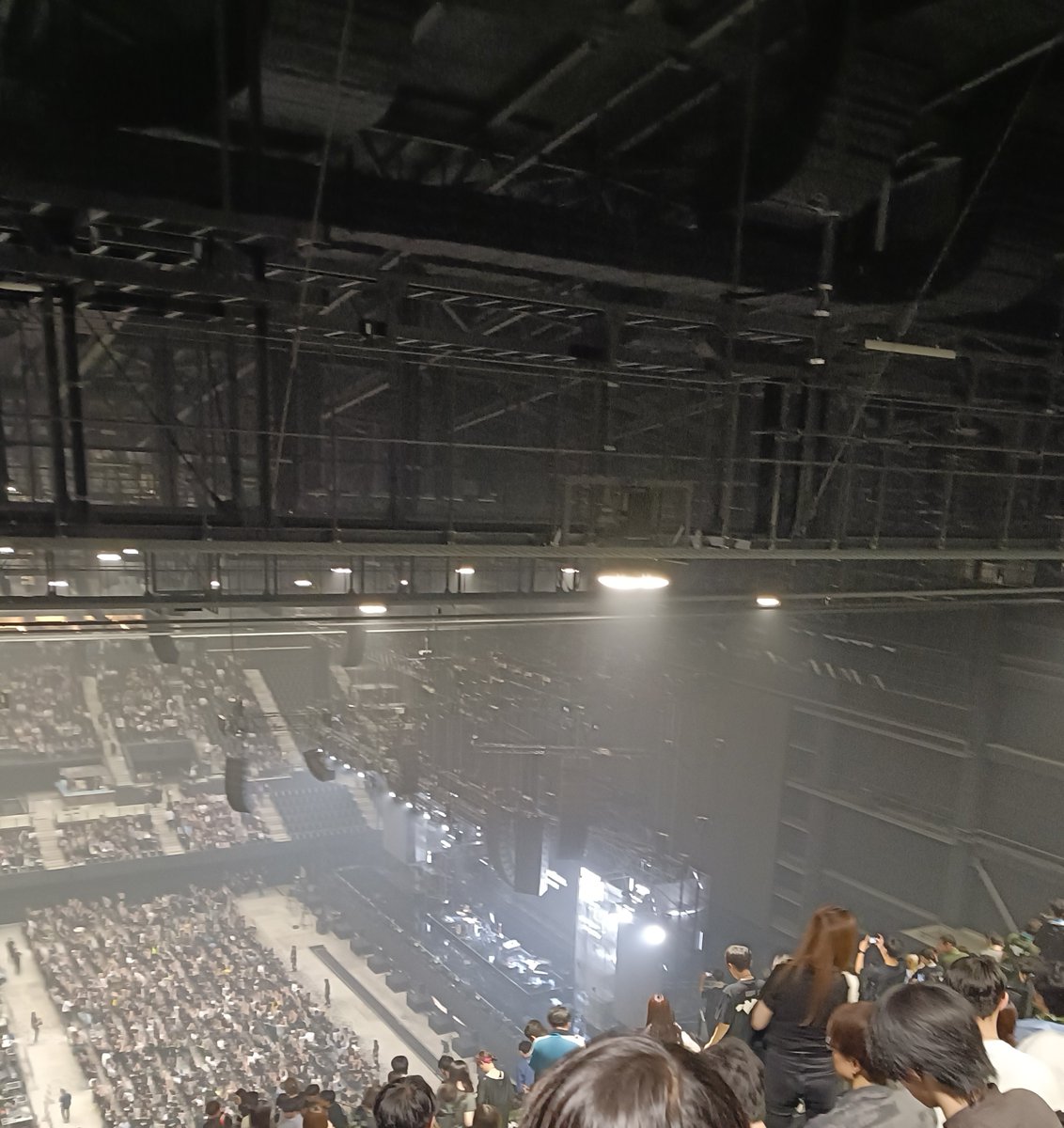 momo_asa_'s tweet photo. すごい席とすごい音でした！
聴きたかった曲が生で聴けて嬉しいー🥹
アンコールめっちゃ面白かった！！「ソレやってくれるの！？」って感激😍
ただ、5階の後ろの天井近い席で、ステージは遠く…双眼鏡が欲しかったです🥲 https://t.co/kWezqxIxiZ